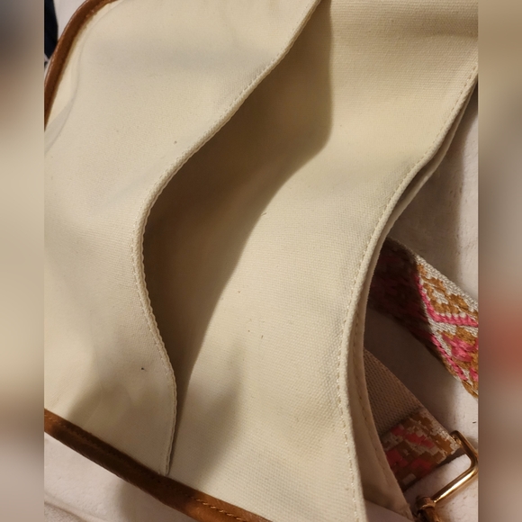 NWOT ah dorned handbag with adjustable pink guitar strap - Picture 9 of 11